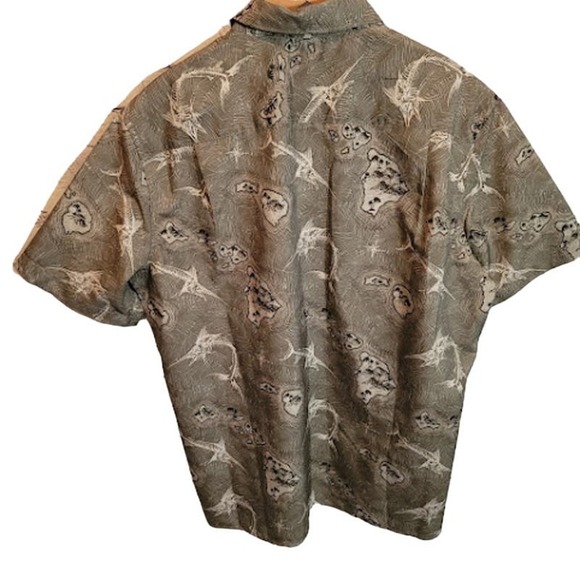 Chaps -Novelty Performance Shirt- size large - Picture 5 of 7